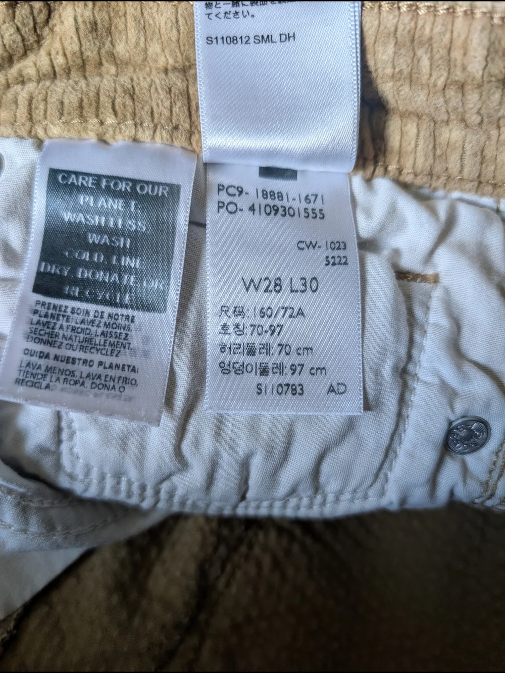 Levi's Women's skinny-fit fine-wale corduroy trousers. Size 28x30